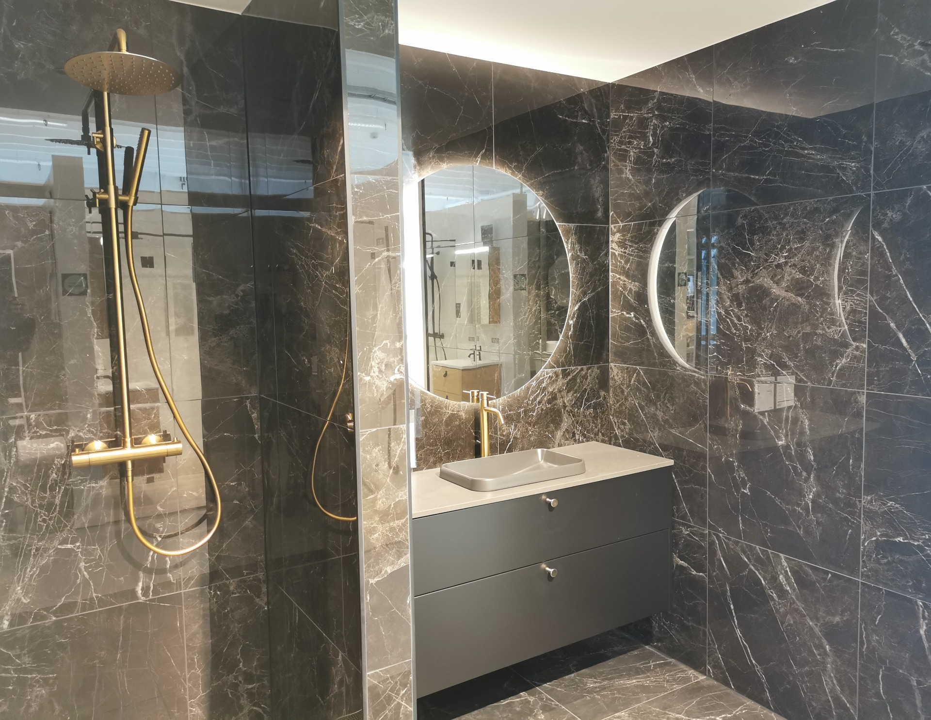 Add a touch of luxury Brass bathroom fixtures